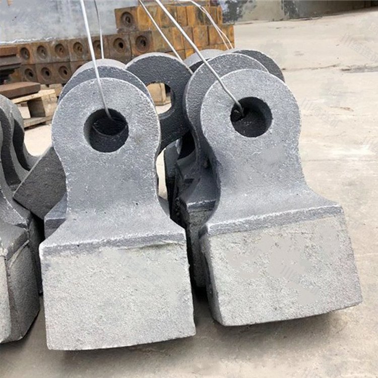 復(fù)合破碎機(jī)錘頭、合金反擊破板錘、錳鋼鍛造榔頭等礦用粉碎配件鑄造件全解析